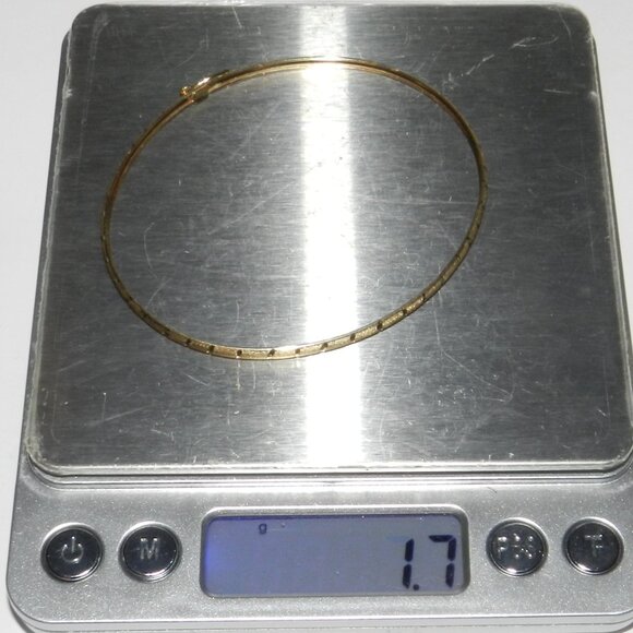 Bracelet 10K Yellow Gold Bangle with Hinged Safety Clasp - Picture 9 of 11